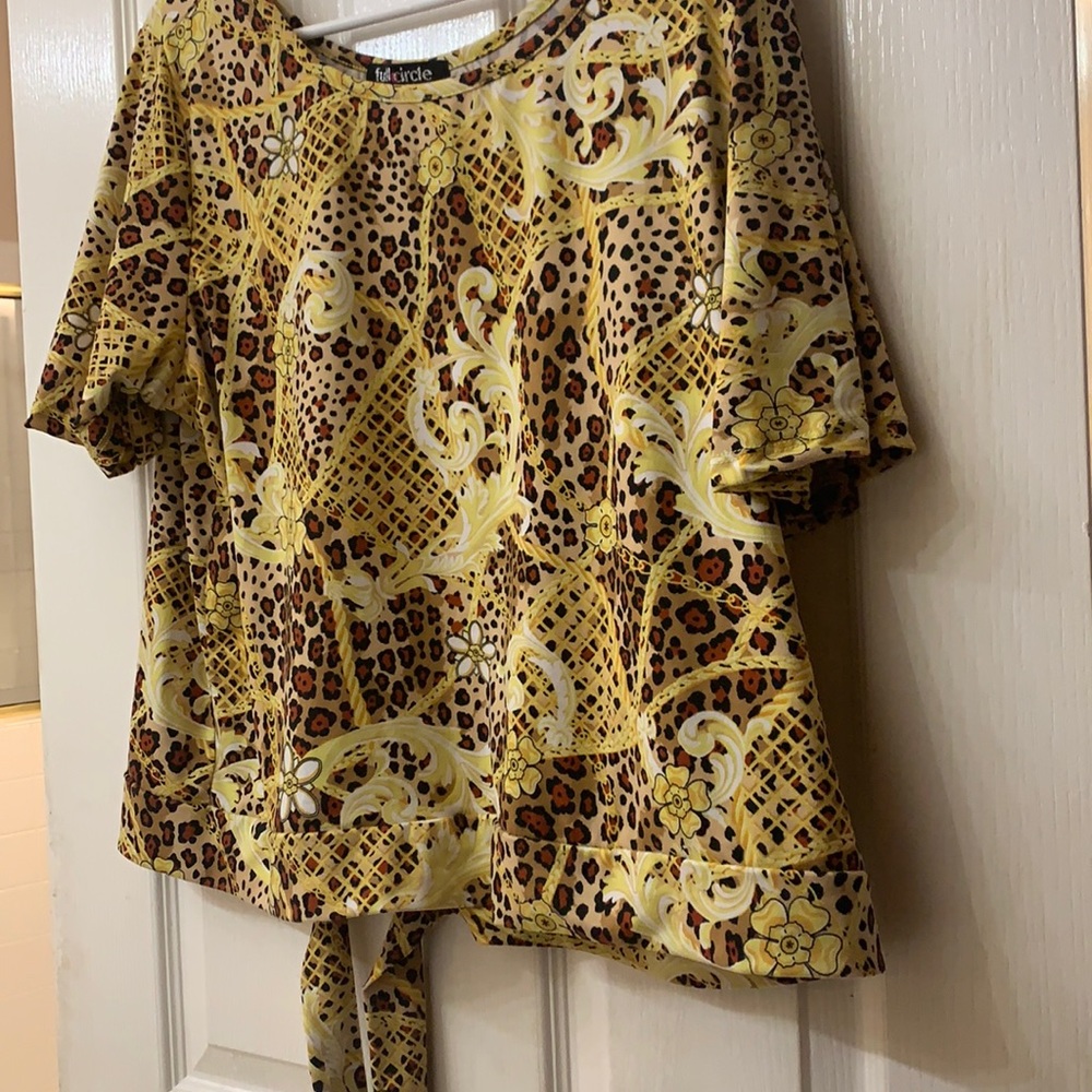 Women’s size 1X beautiful soft top